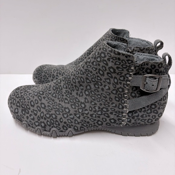 Skechers Relaxed Fit Leopard Print Memory Foam Fur Lined Booties Sz 9.5 WIDE - Picture 3 of 5